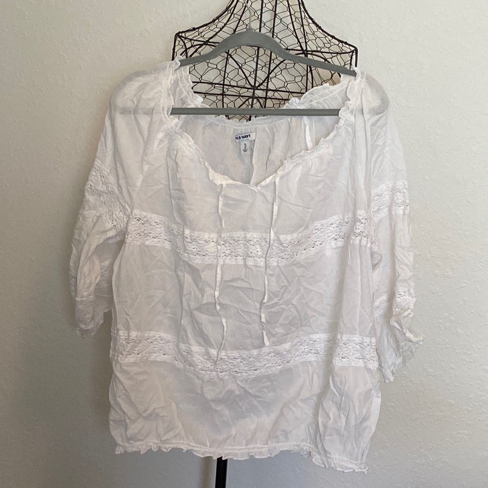 Old Navy women’s white dress shirt size XL